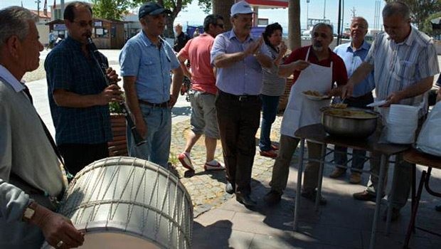 Ölümünü Davul zurnalı ile kutladılar