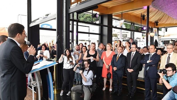 LGBTİ'ler onuruna resepsiyon