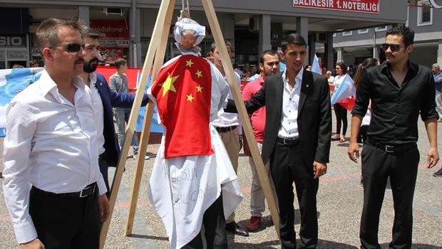 Ülkücüler Mao'yu astılar