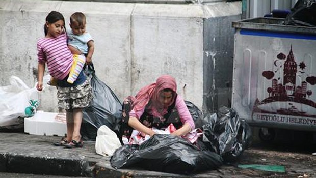 Beyoğlu'nda yürek burkan görüntüler