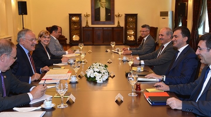 AKP-CHP heyetleri masada