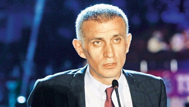 'Kapıları çarptı koltukları tekmeledi'