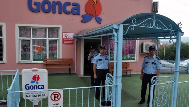 Polis bu seferde kreş bastı