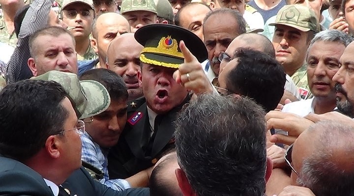 Ve O Yarbay Konuştu