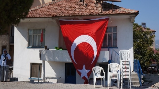 BBP, O Bayrağı geri astı