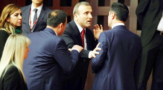 AKP'li vekilin kocası olay çıkardı!