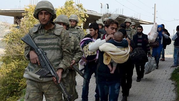Türkmenler sınır kampında