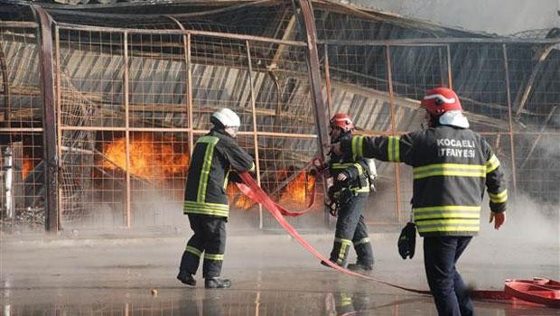 Hal binasında yangın: 31 iş yeri yandı