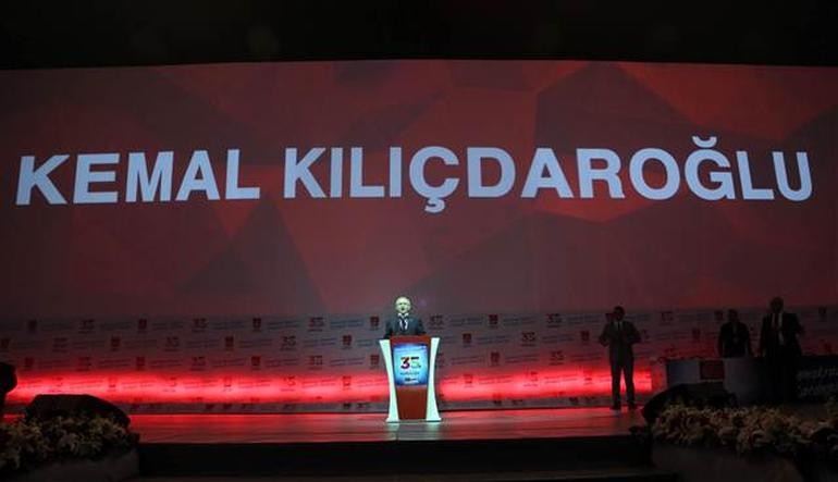AKP'liler CHP'e kurultayını terk etti