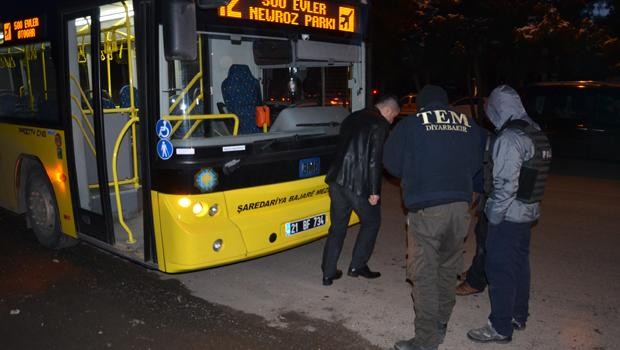 Belediye otobüsleri kurşunlandı