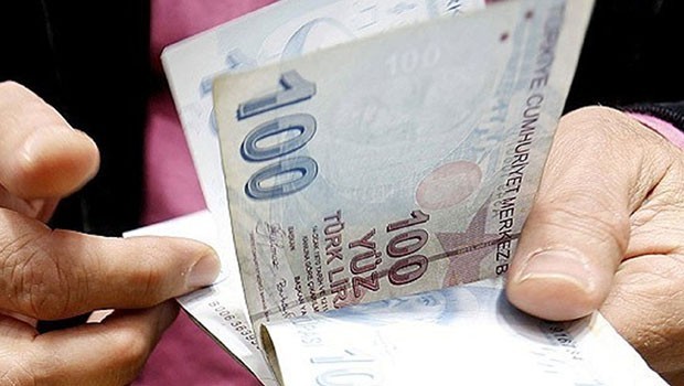 Bütün memurlar bekliyor