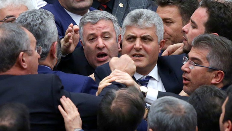 TBMM'de yumruklar konuştu