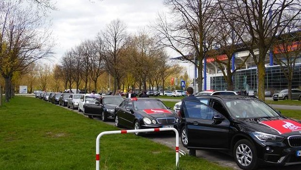 Almanya'da konvoyla karşılandı