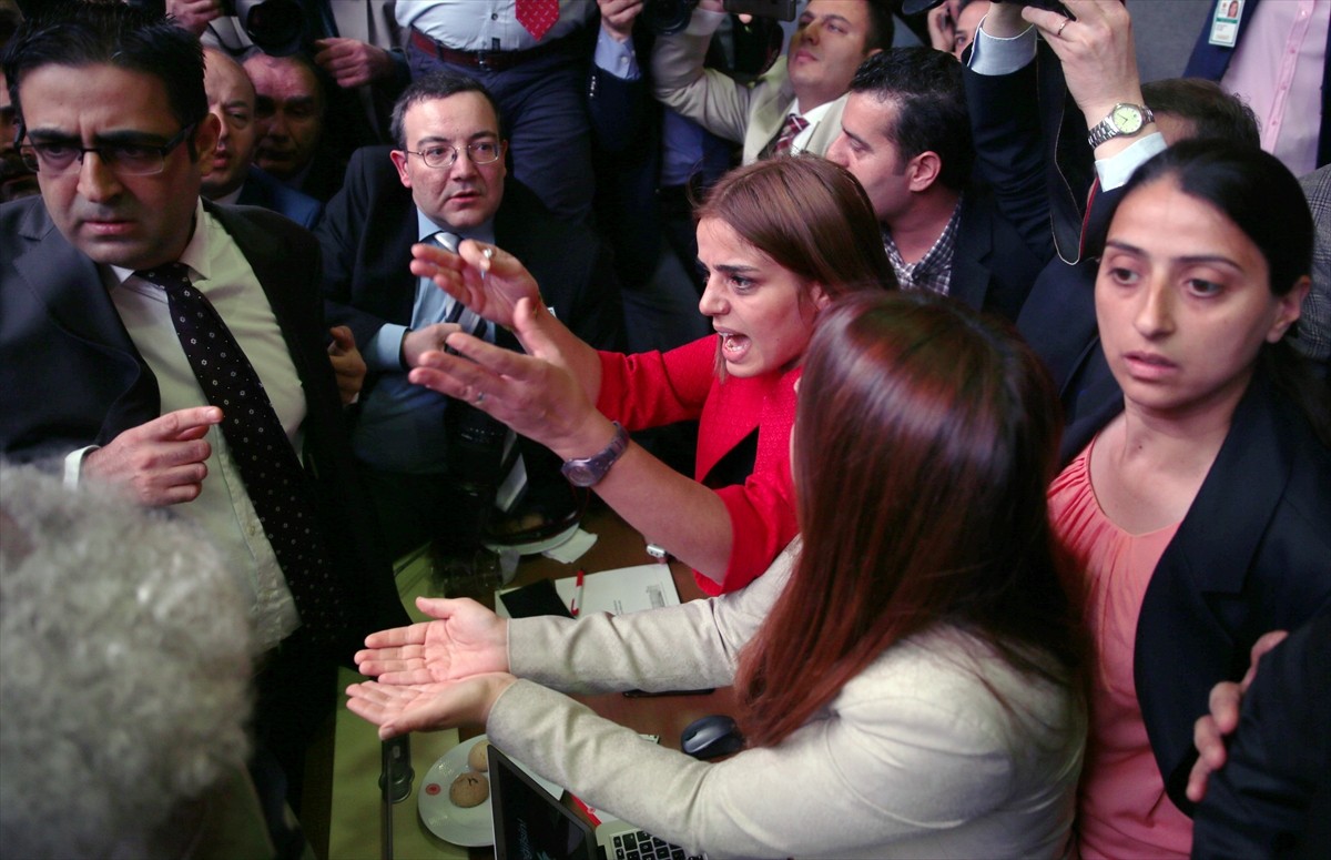 PKK MARŞIYLA TERKETTİLER