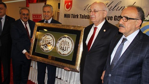 Arınç'a bir sansür de Birlik Vakfı'ndan