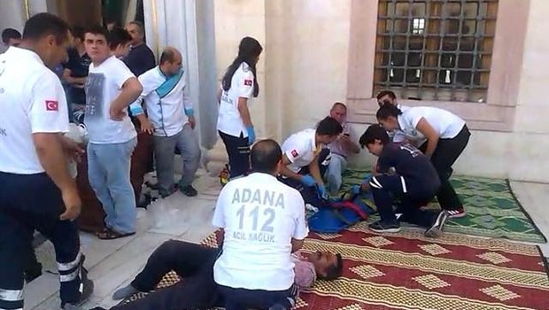 Cuma namazında 'canlı bomba' paniği