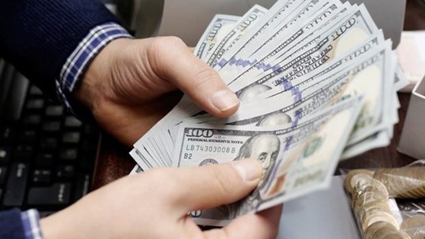 250 bin doları bankada unuttular