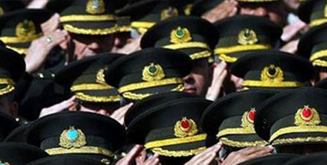 10 emekli tuğgeneralin rütbeleri alındı