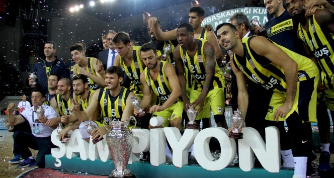 Fenerbahçe kupayı aldı