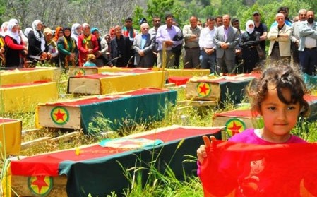 PKK'lılar mezardan çıkarıp yeniden gömüyorlar