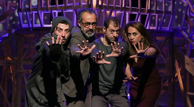 ‘İntiharın Genel Provası’ oyununa eğlenceli prömiyer