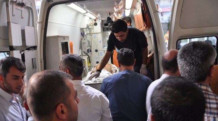 AKP'lilere silahlı saldırı: 2 ölü