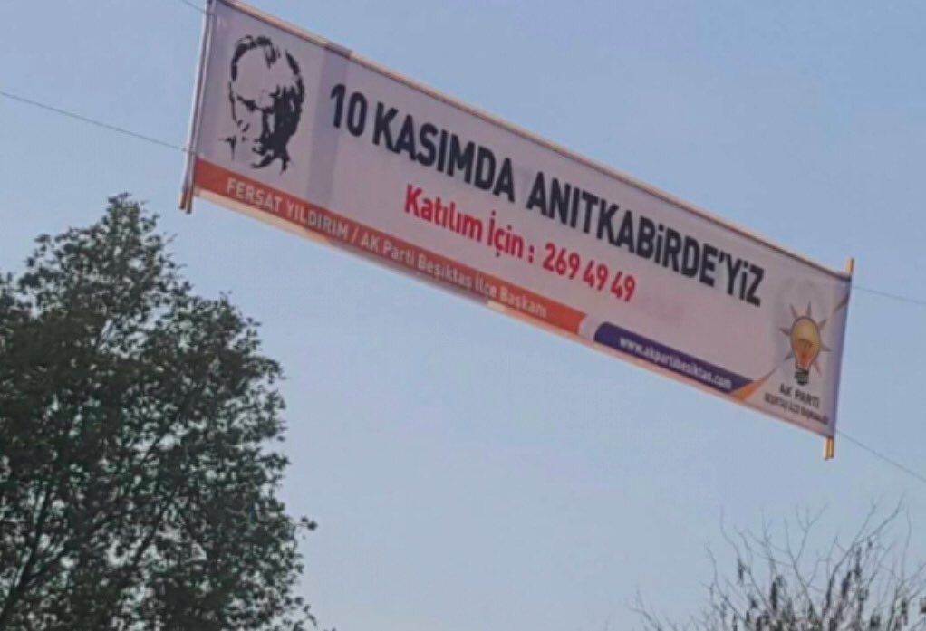 AKP "Anıtkabirdeyiz" pankartı astı