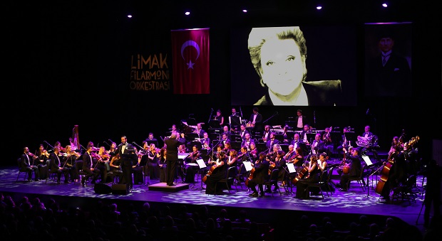 Zeki Müren şarkılarıyla Türkiye turnesi