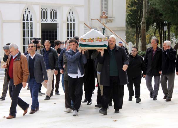 2.Abdülhamid'in  torununun cenazesine bir avuç insan katıldı