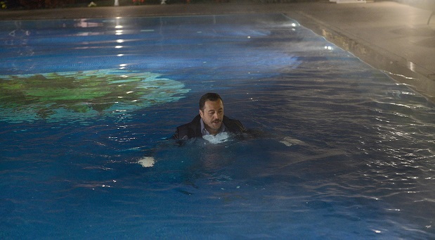 Yetkin Dikinciler havuzda