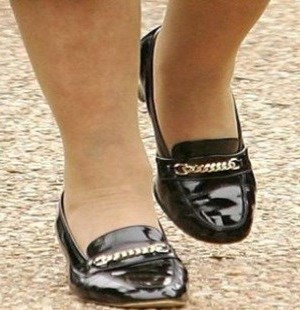 Çok zengin ama, 50 yıldır aynı ayakkabıyı giyiyor!