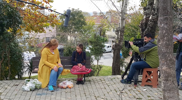 Küçük oyuncu annesiyle aynı dizide