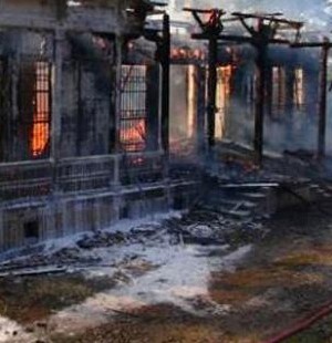 Kül olan tarihi köşkte müthiş ayrıntılar