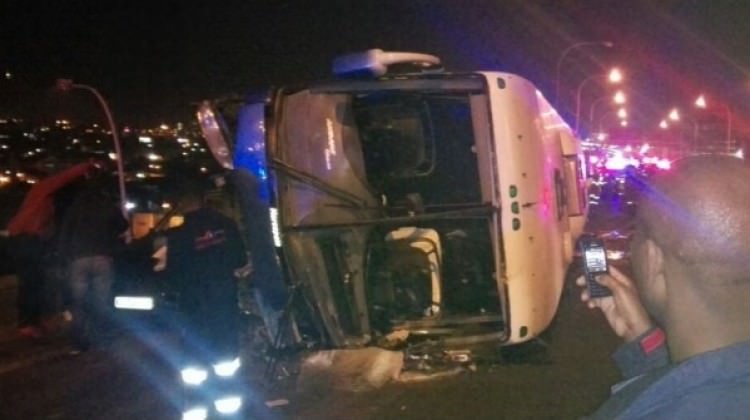 Otobüs ve kamyon çarpıştı: 15 ölü