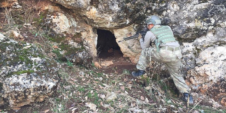 PKK’lı iki terörist canlı yakalandı