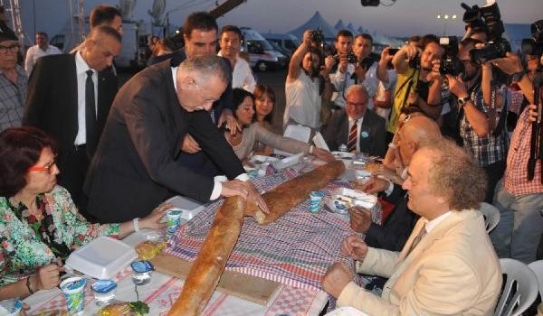 İki metrelik dev ekmek