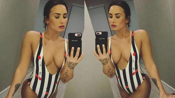 Şarkıcı Demi Lovato'nun  pozu sosyal medyayı salladı