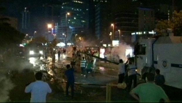 Polisten İsrail protestosuna müdahale