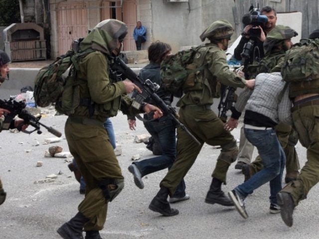 İsrail, 15 Filistinli'yi gözaltına aldı