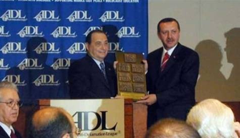 Yahudiler O ödülü geri aldı