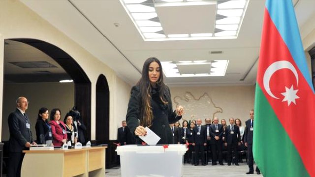 Azerbaycan'dan erken seçim kararı