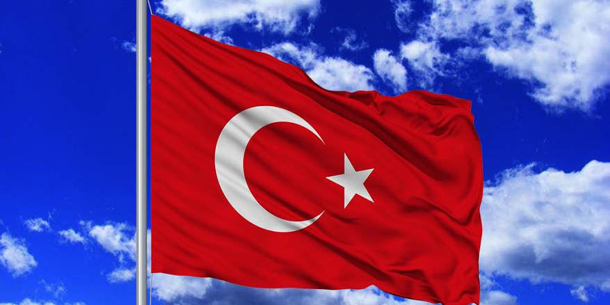 Türk bayrağına basan alçak yakalandı
