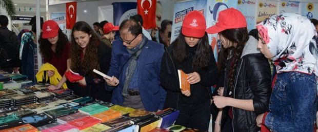 Kitapseverler Anadolu'nun En Büyük Kitap Fuarı Konya'da Buluştu