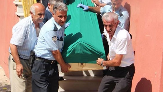 Ümraniye'de 3 kişi başından vuruldu