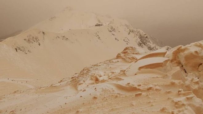 Görenler şaşkın! Turuncu kar yağdı…