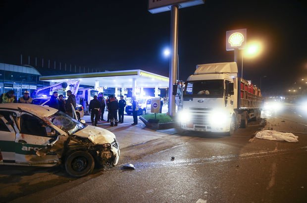 Feci kaza! Tır şoförü lastik değiştirirken canından oldu