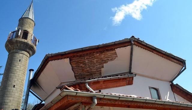 Camide silahlı cinayet