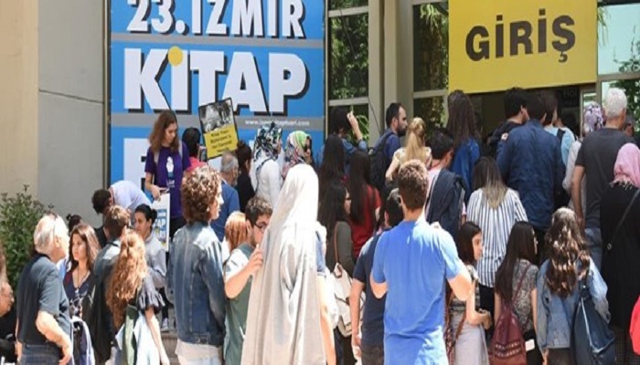 Kitapseverler akın etti, kuyruklar oluştu!