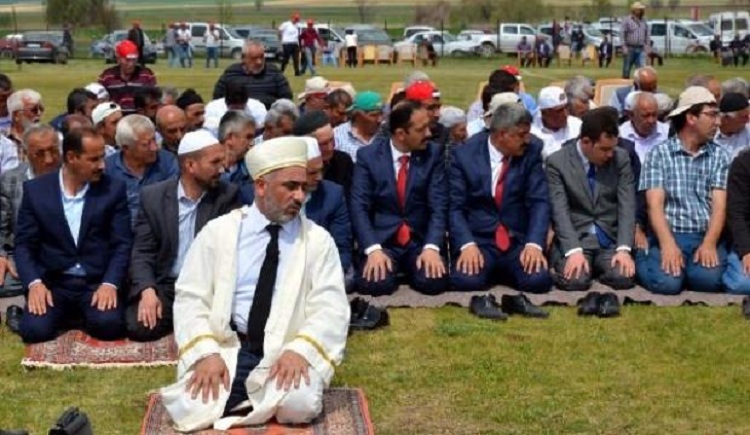 Yağmur duasında doluya yakalandılar