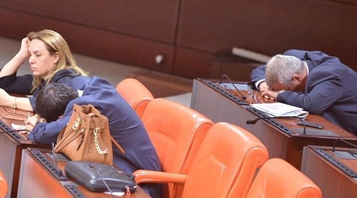 Torbacılar Bar, Pavyon ve TBMM'de çalışıyor